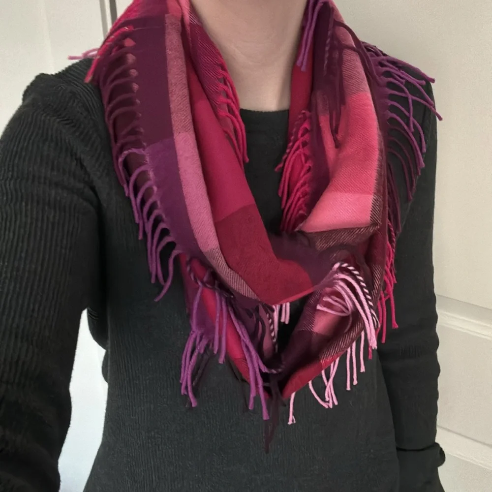 NWOT! V Fraas pink/purple plaid fringe cashmink infinity scarf